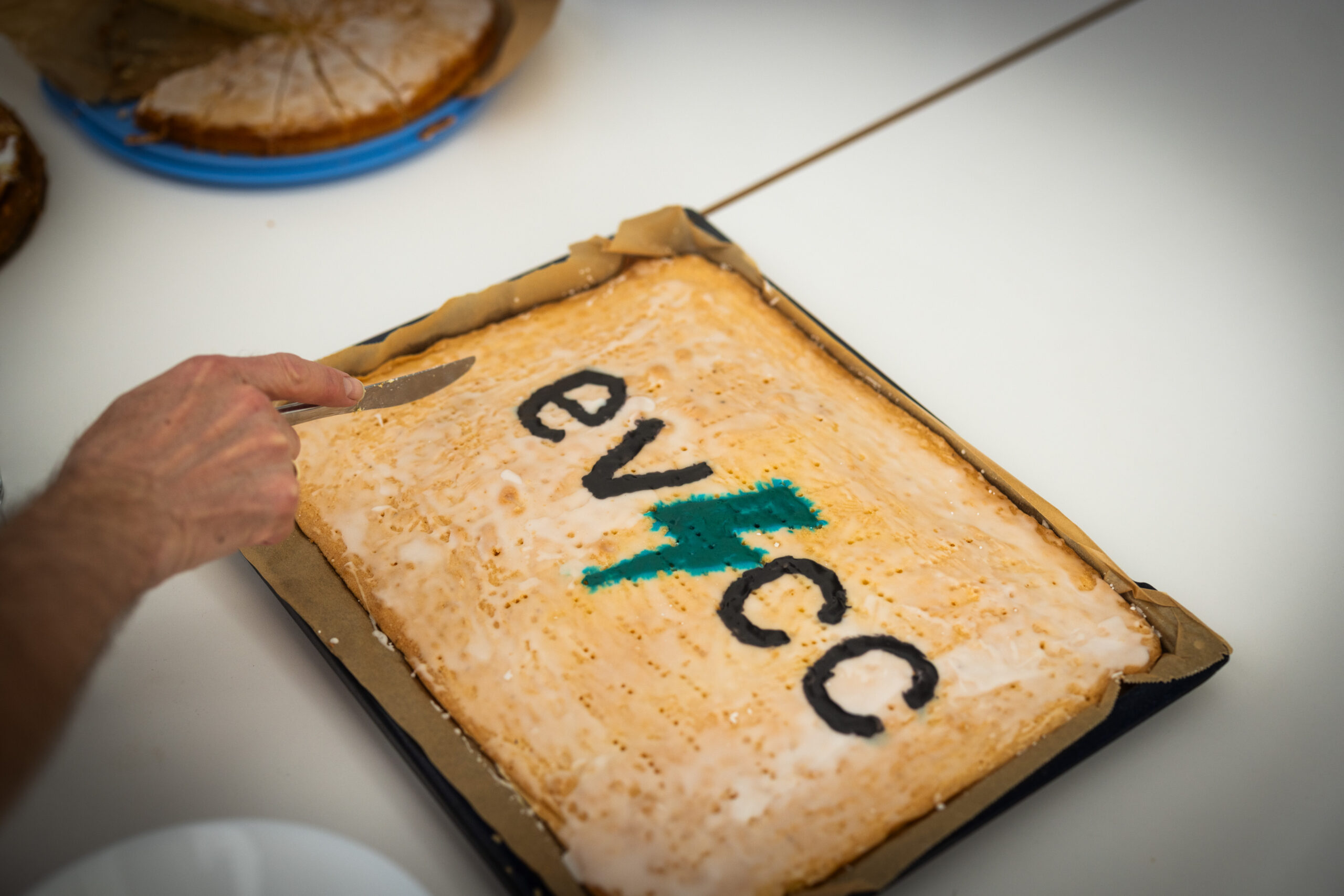 Kuchen mit evcc Schriftzug beim evcc Community Treffen 2026